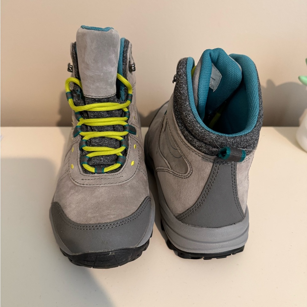 Duluth Trading Co Gray and Green Winter Boots
